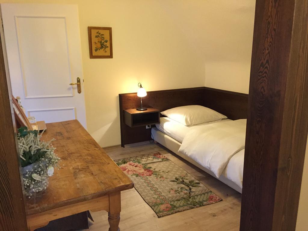 Haus Litzbruck Hotel Dusseldorf Bagian luar foto