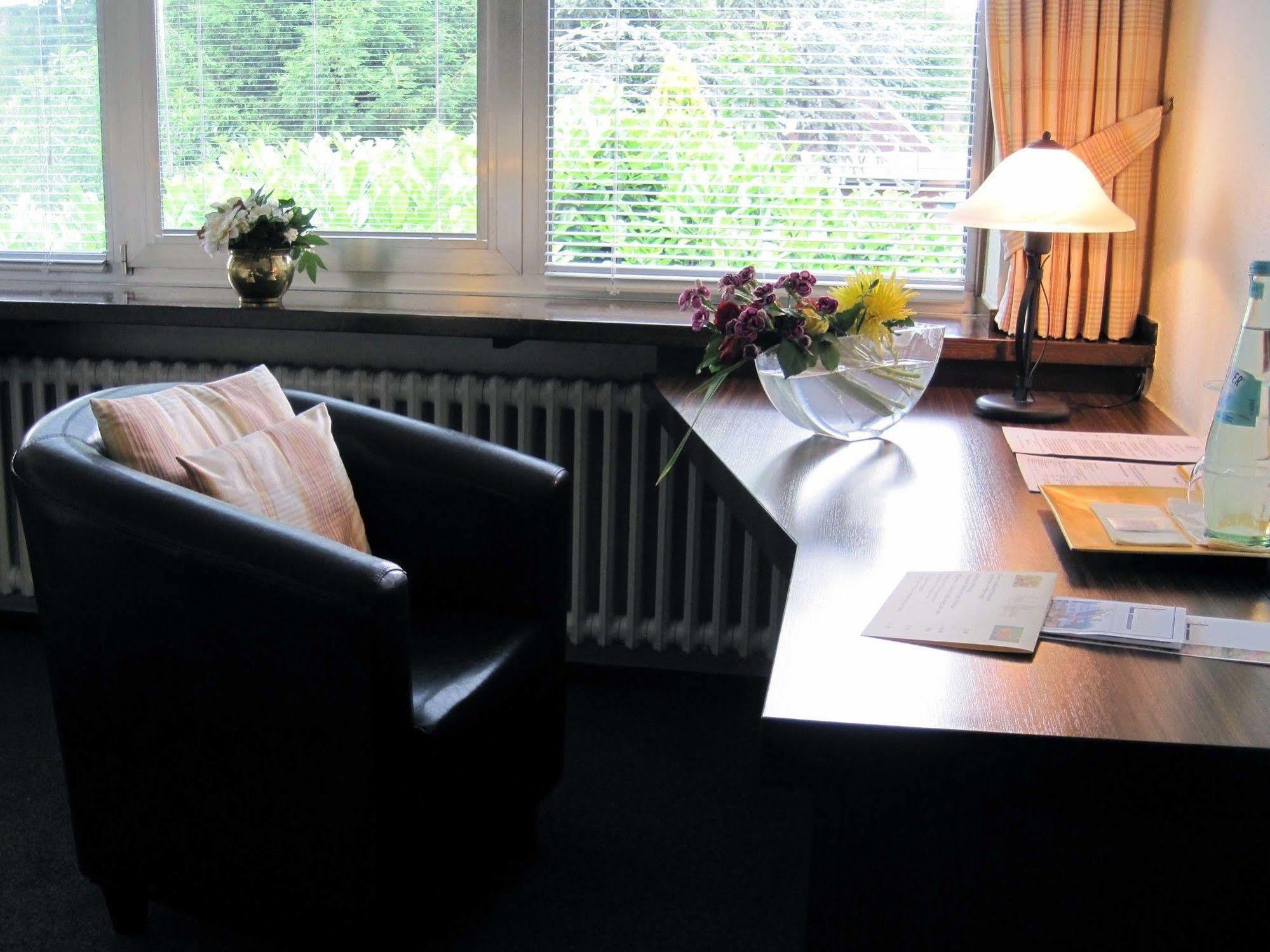 Haus Litzbruck Hotel Dusseldorf Bagian luar foto