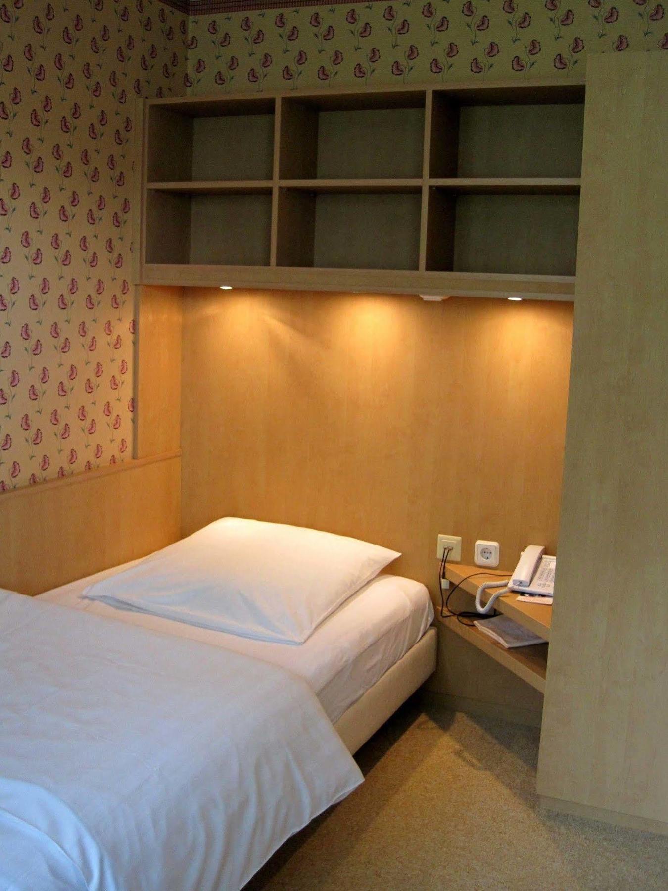 Haus Litzbruck Hotel Dusseldorf Bagian luar foto